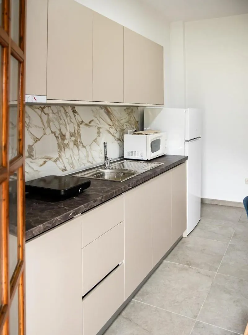 Ango First Floor Apartment  スタブロス